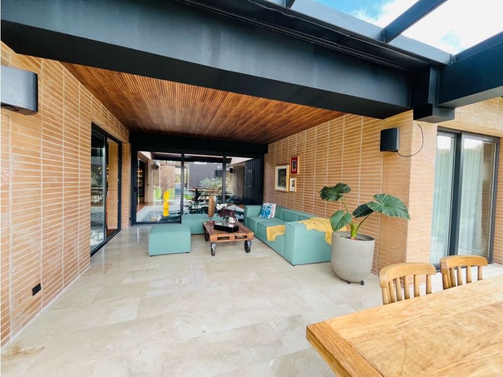 Casa en Arriendo Amoblado en Alto de Las Palmas — foto 2