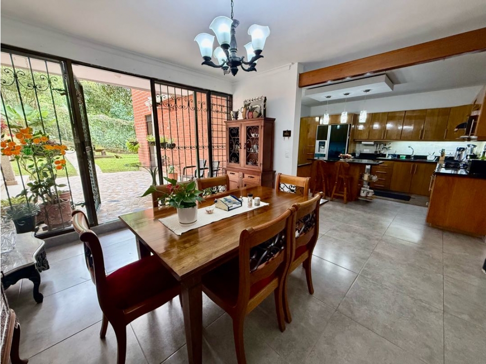 Casa para la venta El Poblado Cola del Zorro campestre y silenciosa — foto 2