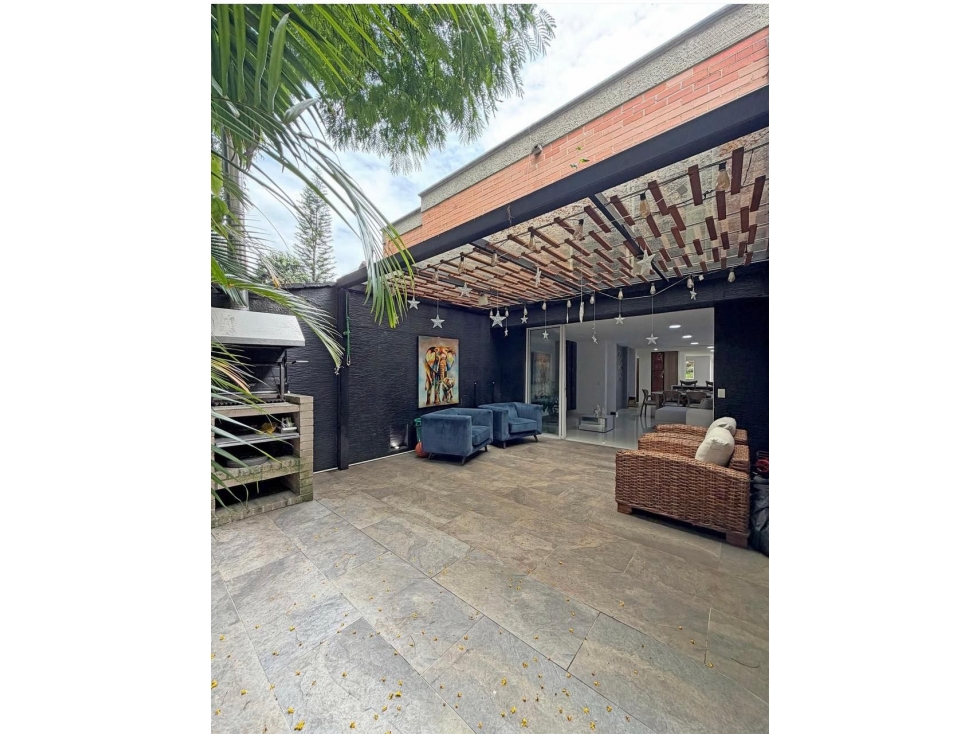 Casa para la venta en el Poblado sector la frontera, remodelada