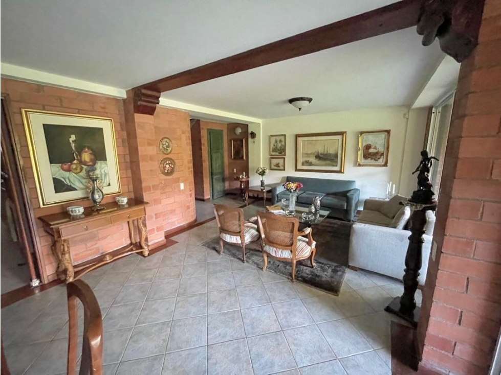 CASA PARA LA VENTA EN ENVIGADO SECTOR LA SEBASTIANA.