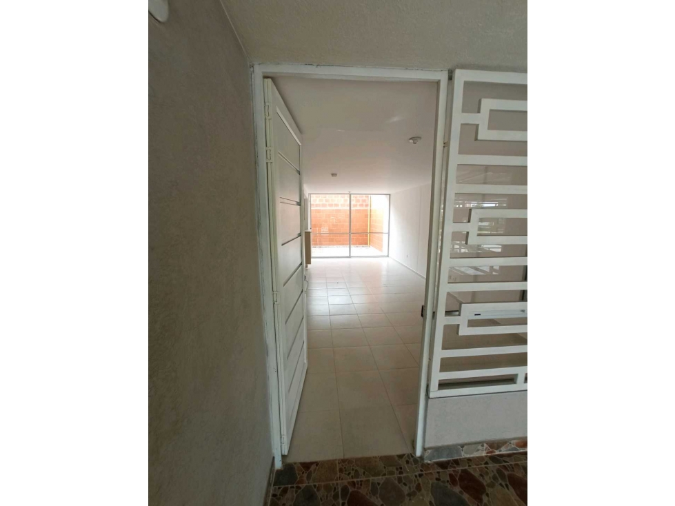 Se Vende casa dos niveles / Doral de la Italia — foto 4