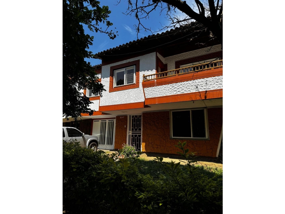 Casa en Arriendo en Medellín Simón Bolívar Laureles