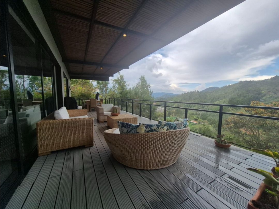Casa para la venta en unidad cerrada en el retiro muy cerca al parque