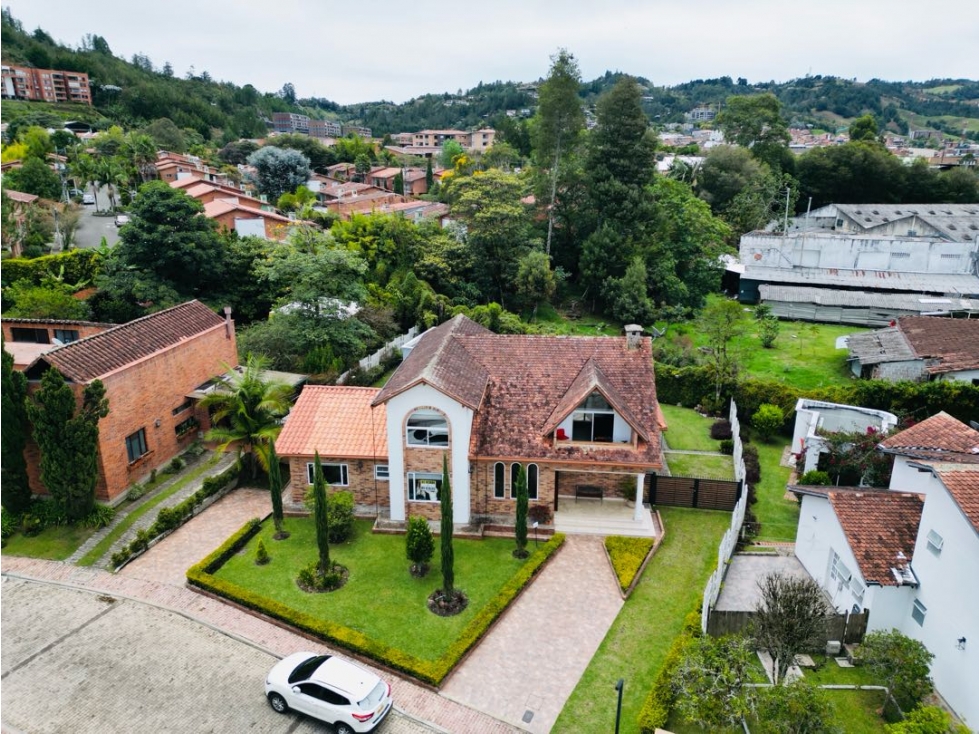 Casa para la venta en unidad cerrada en el el retiro sector penpenado