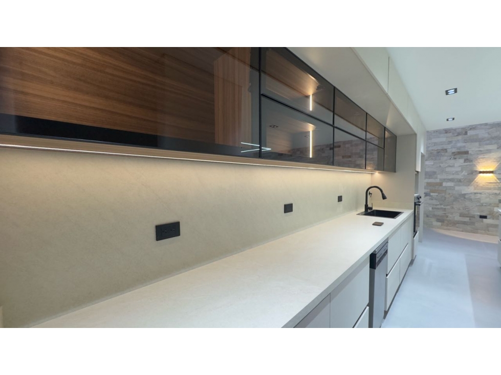 Casa para la venta y para estrenar en unidad cerrada en Llanogrande — foto 2