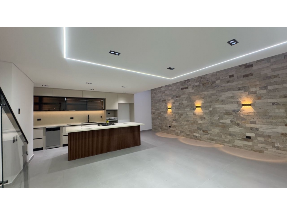 Casa para la venta y para estrenar en unidad cerrada en Llanogrande