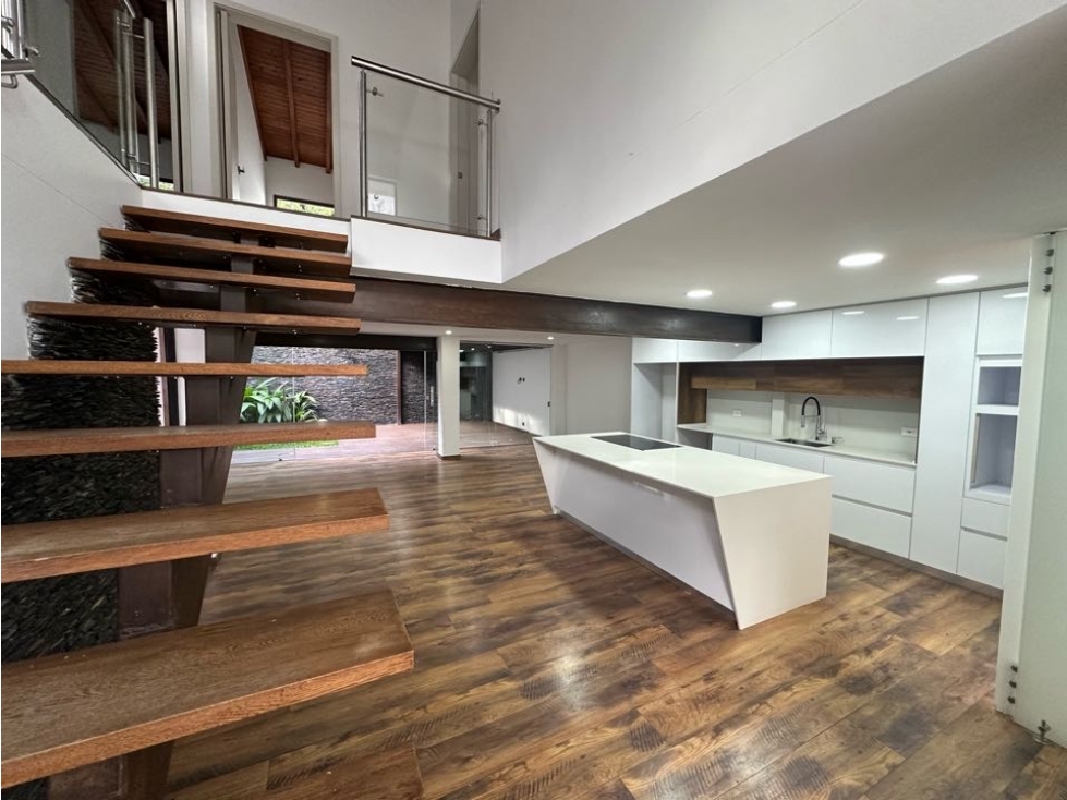 CASA PARA RENTA SECTOR SAN LUCAS