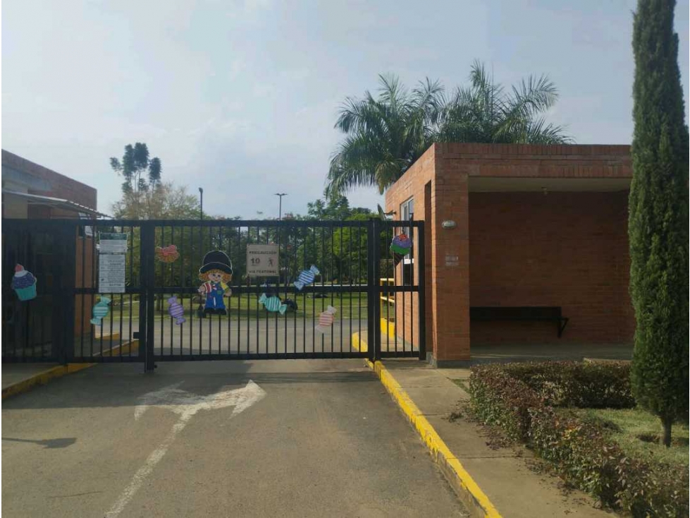 Casa para venta en el sur de cali barrio el castillo unidad un piso