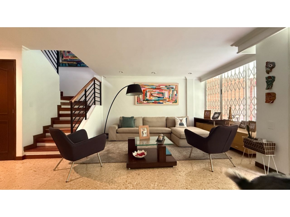 CASA PARA VENTA TRANSVERSAL SUPERIOR CERCA C. MARY MOUNT