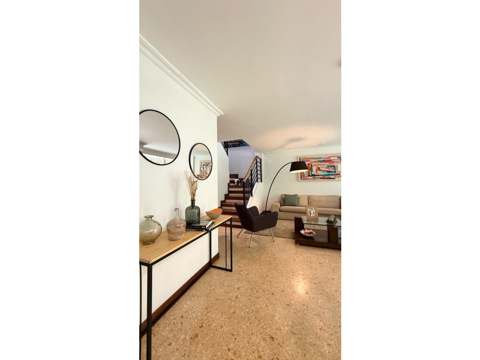 CASA PARA VENTA TRANSVERSAL SUPERIOR CERCA C. MARY MOUNT — foto 2