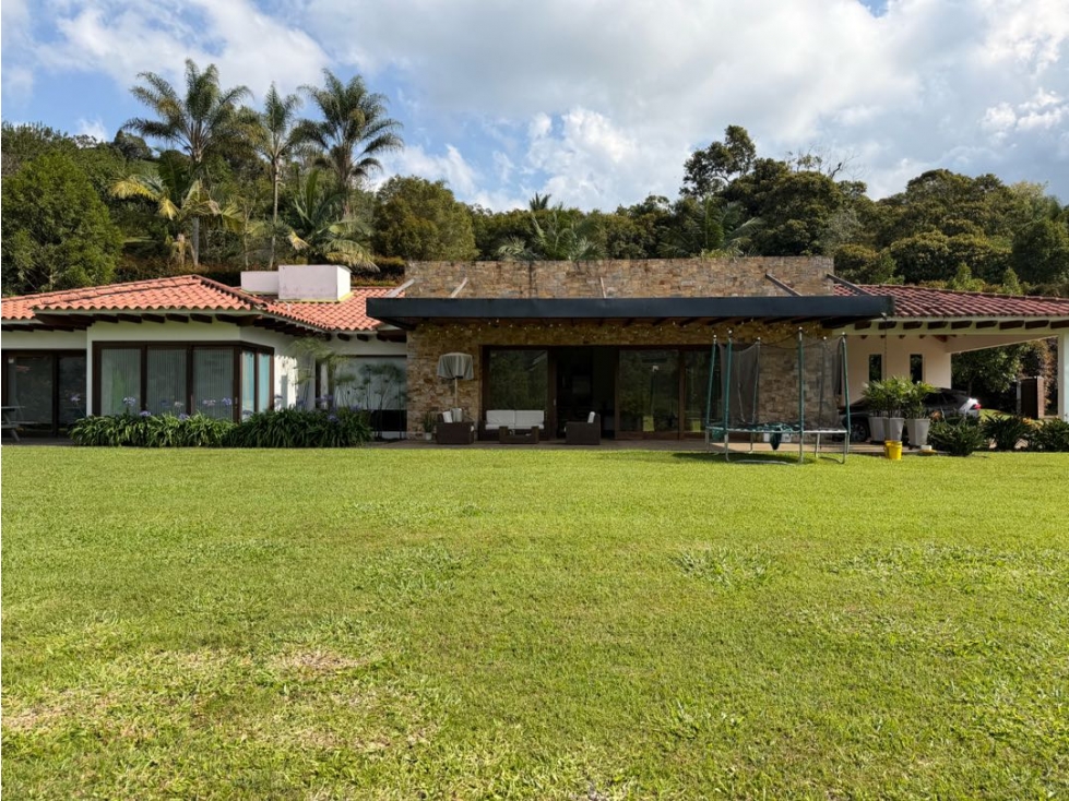 Casa parcelación via don Diego llanogrande