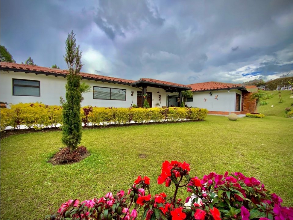 Venta Casa Diseño Colonial Español moderno Parcelacion El Retiro — foto 3