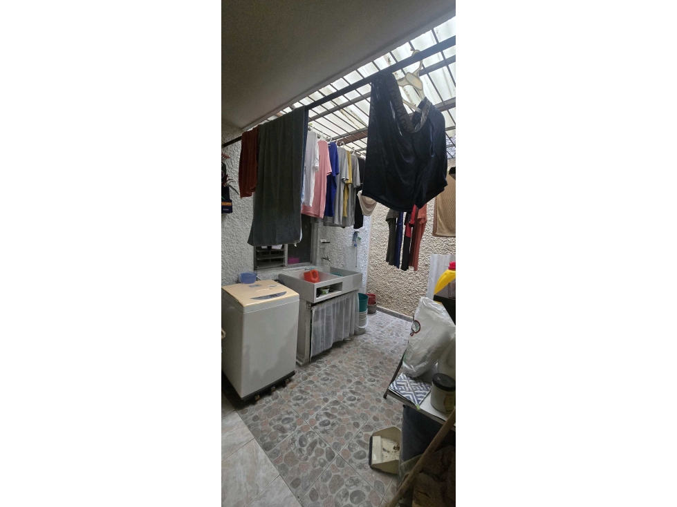 CASA PISO 1/LAURELES./4HB/4BÑ/2PATIOS/1PQ/JARDIN EXT/FLIPING — foto 6