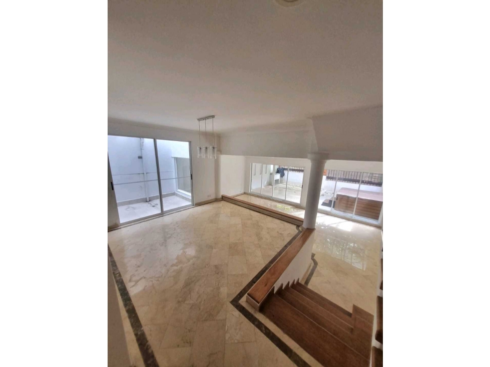 Casa poblado el campestre: 270 MTS, 3 alcobas con baño, jacussi