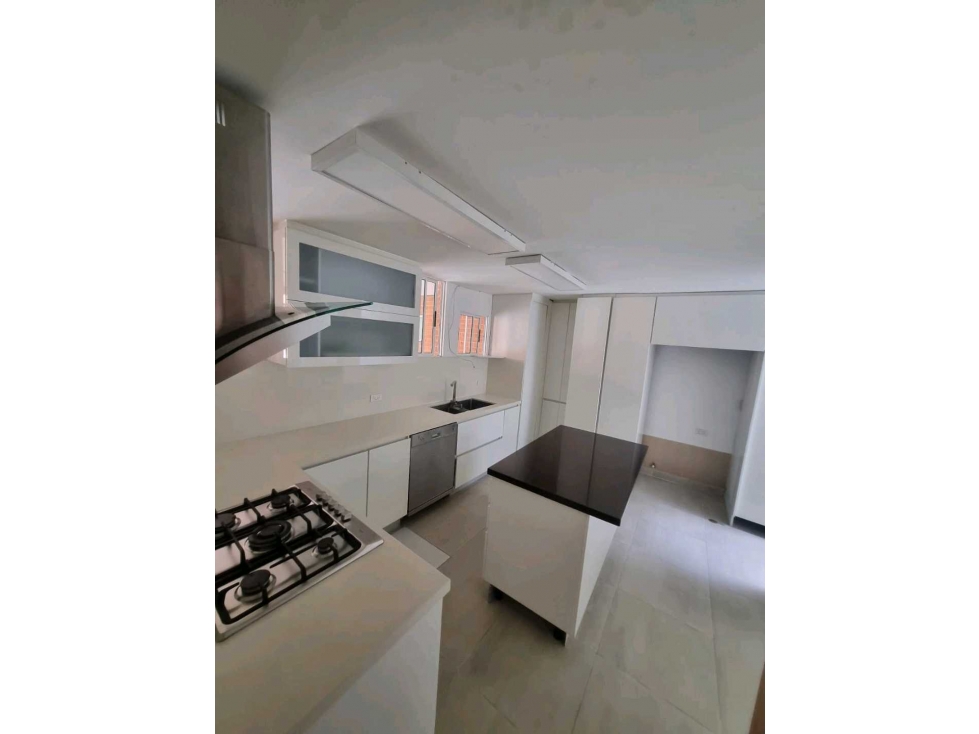 Casa poblado el campestre: 270 MTS, 3 alcobas con baño, jacussi — foto 2