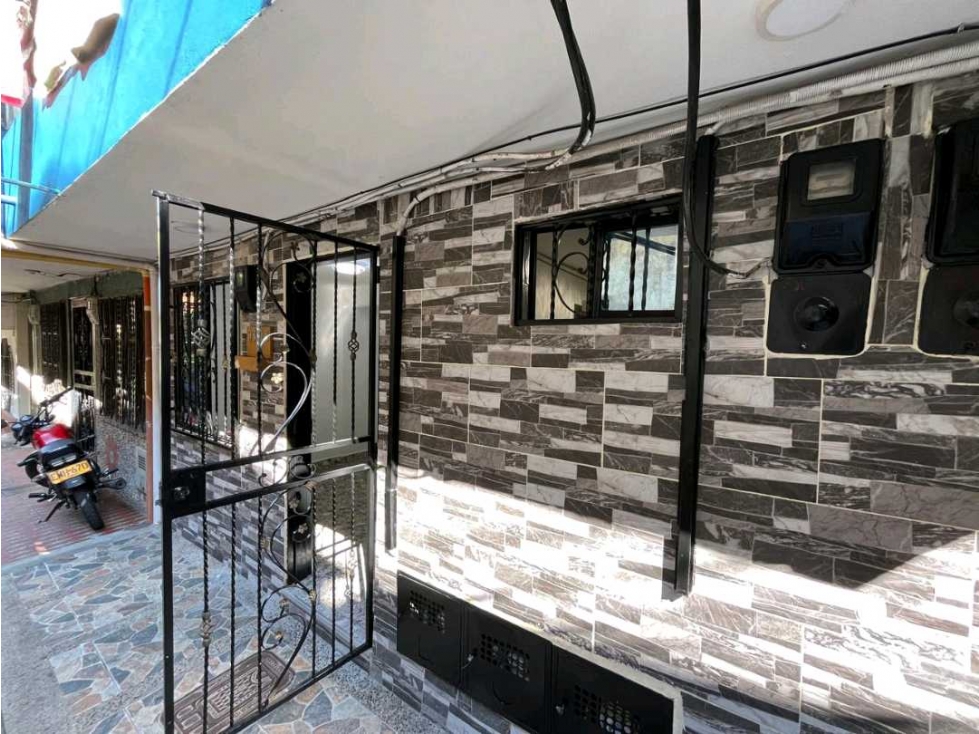 Casa primer piso en arriendo robledo aures,3 alcobas 2 baños — foto 2