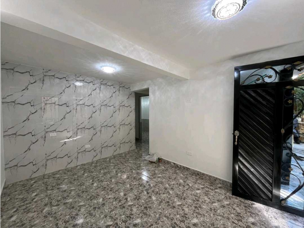 Casa primer piso en arriendo robledo aures,3 alcobas 2 baños — foto 3
