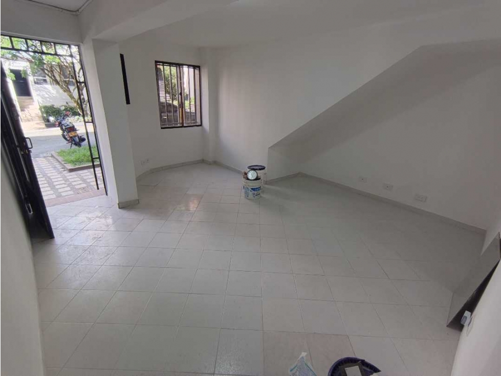 Casa primer piso en arriendo santa monica,a 3 cuadras de san juan