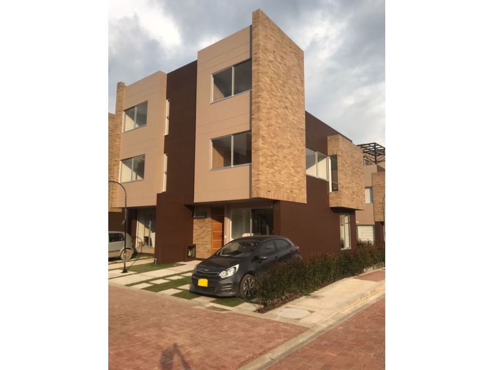 CASA CONDOMINIO PORTOBARI - CHÍA