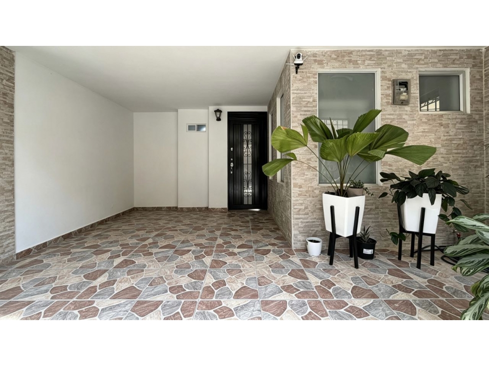Casa remodelada con terraza en venta | Bosque de Versalles - Palmira — foto 2