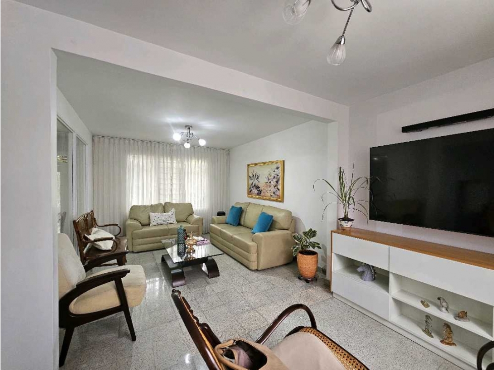 Casa Remodelada de 180m² en Venta, Simón Bolívar
