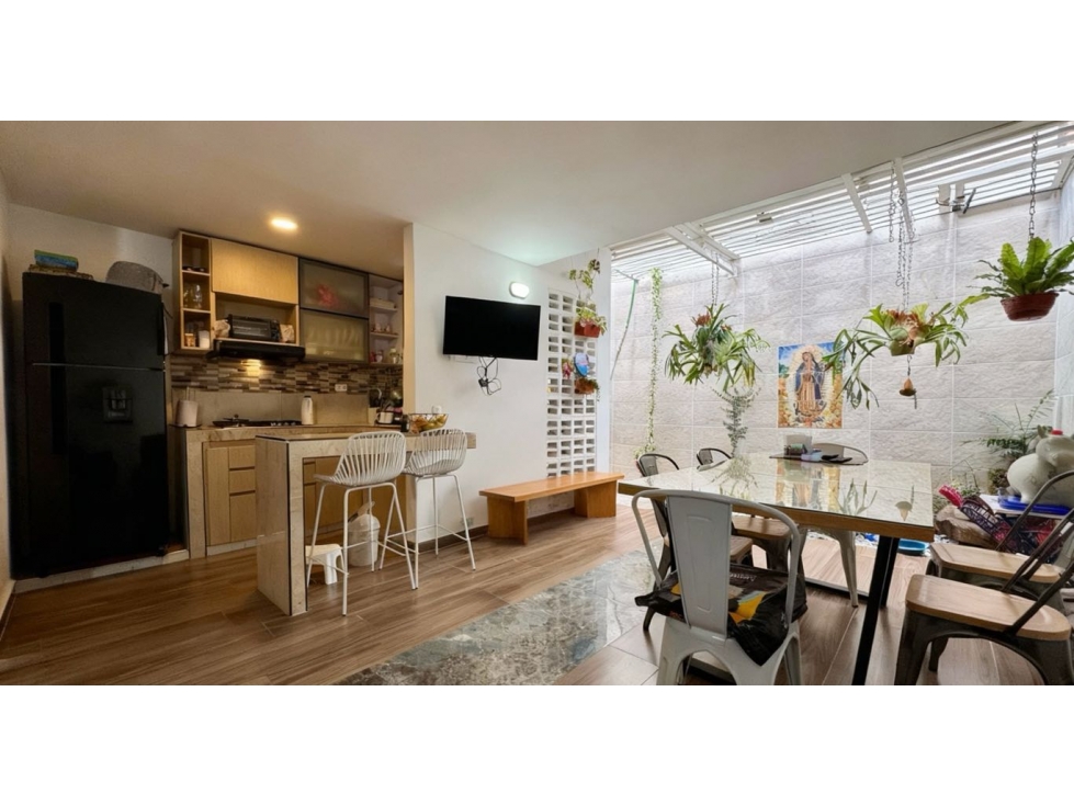 Casa remodelada de dos pisos en venta - Barrio La Italia Palmira Valle
