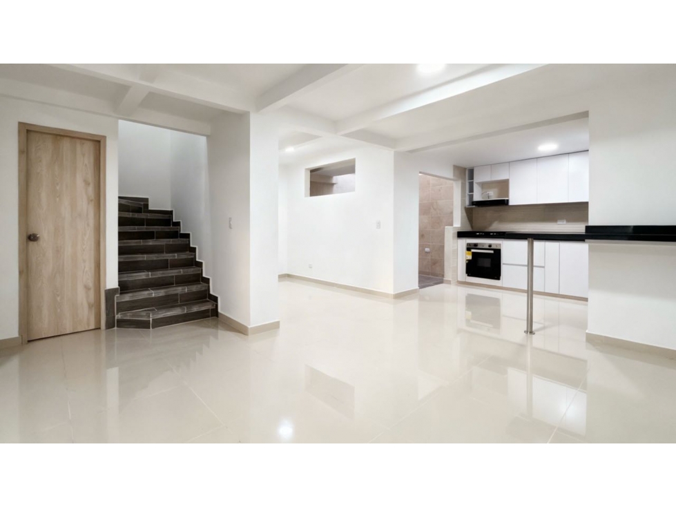 Casa remodelada de dos pisos en venta | Bosques de Morelia - Palmira