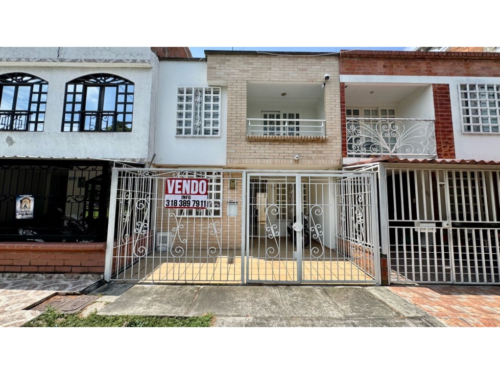 Casa remodelada de dos pisos en venta | Plaza Campestre - Palmira