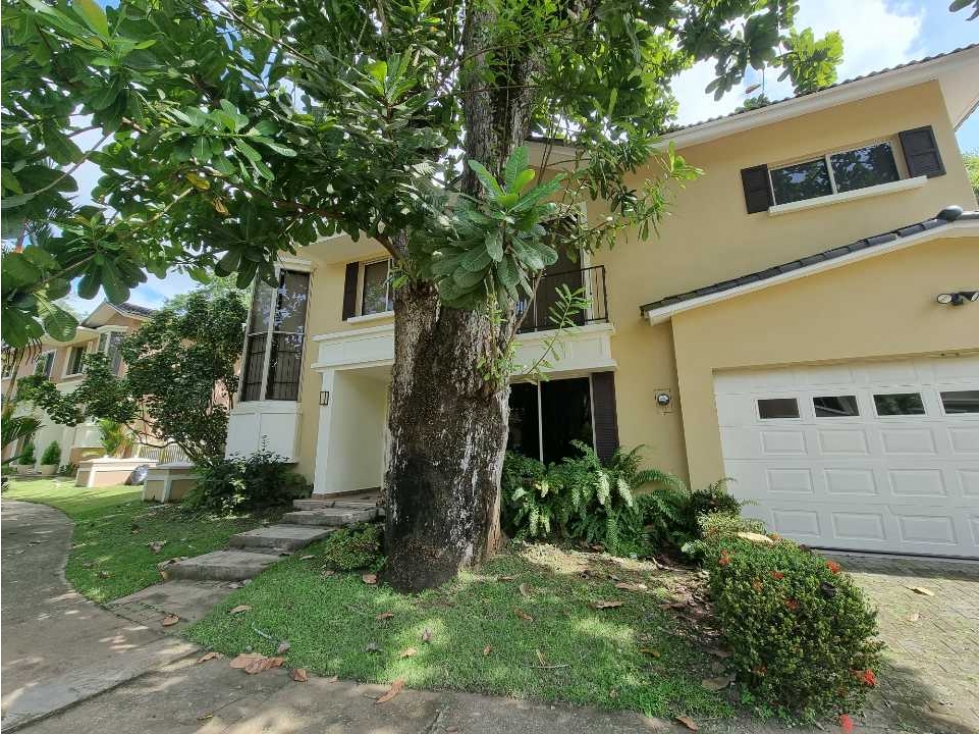 CASA REMODELADA. EMBASSY GARDEN. VENTA CON INQUILINO