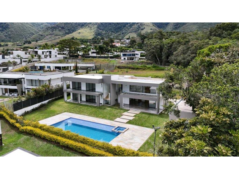 Hermosa Casa nueva en Lago Calima Condominio La Irlanda - 2