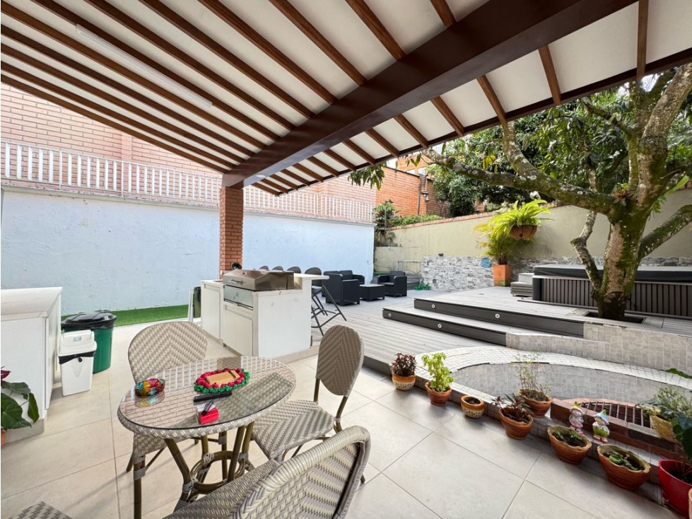 Casa remodelada en venta El Poblado Los Parra con jacuzzi — foto 3