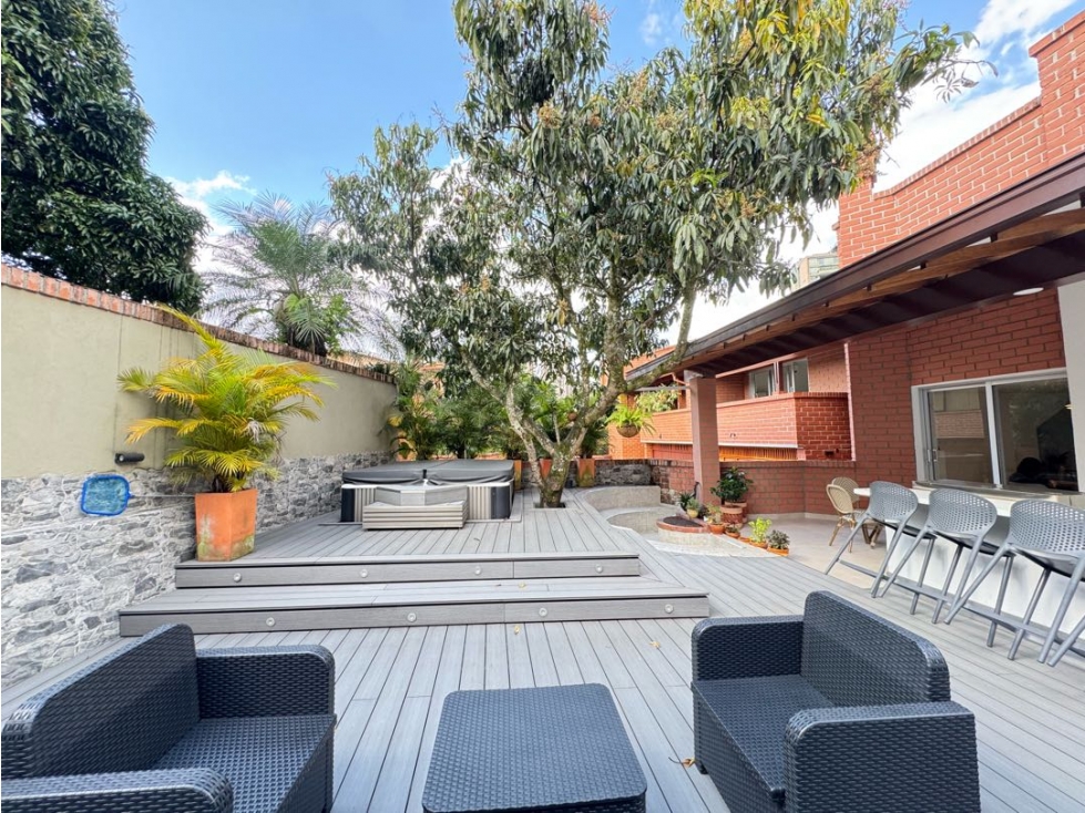 Casa remodelada en venta El Poblado Los Parra con jacuzzi — foto 2