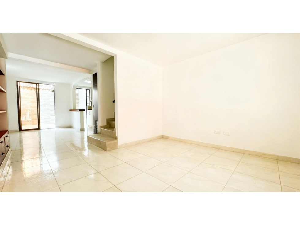 Casa remodelada en venta | Tres pisos - Portales de Niza Palmira Valle — foto 3