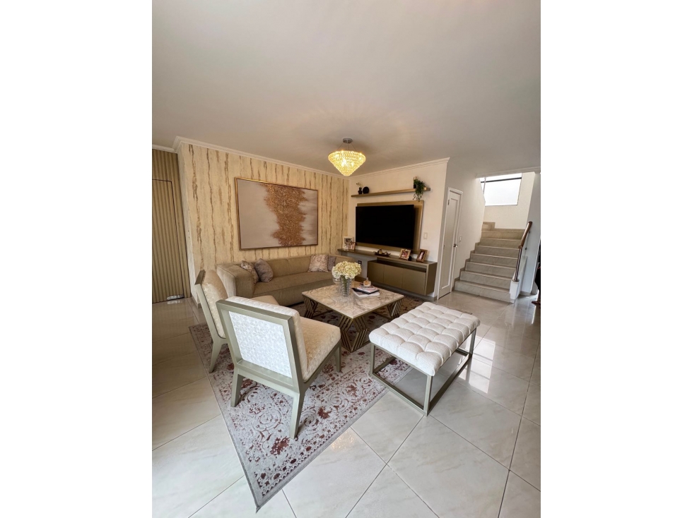 CASA REMODELADA EN VENTA - URB. BOREAL - 1