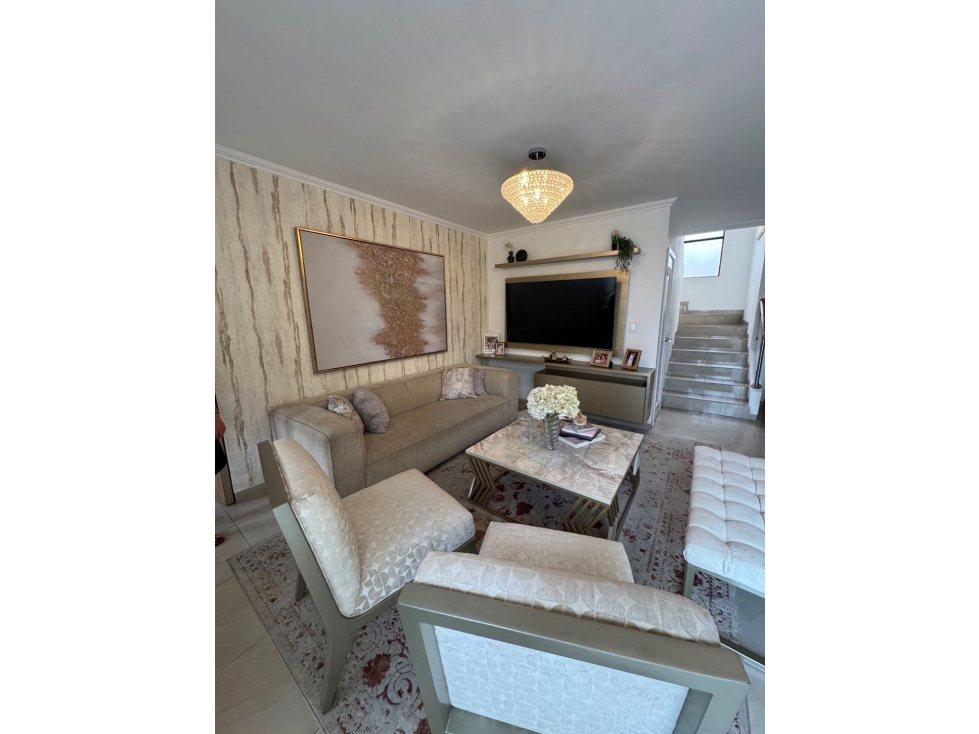 CASA REMODELADA EN VENTA - URB. BOREAL - 2