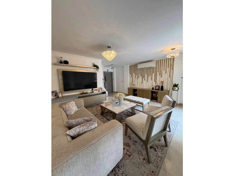 CASA REMODELADA EN VENTA - URB. BOREAL - 3