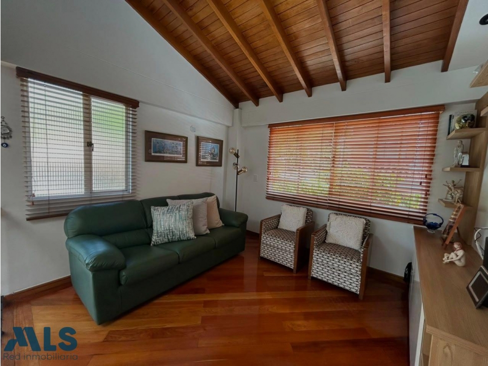 Casa renovada con jardín y excelente ubicación e...(MLS#269295) — foto 3