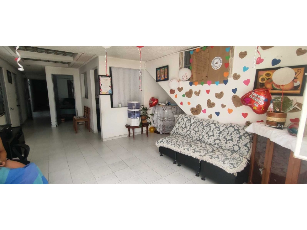 Casa rentable de 600 mill en La Gran vía de Tena, 24 habitaciones. — foto 3