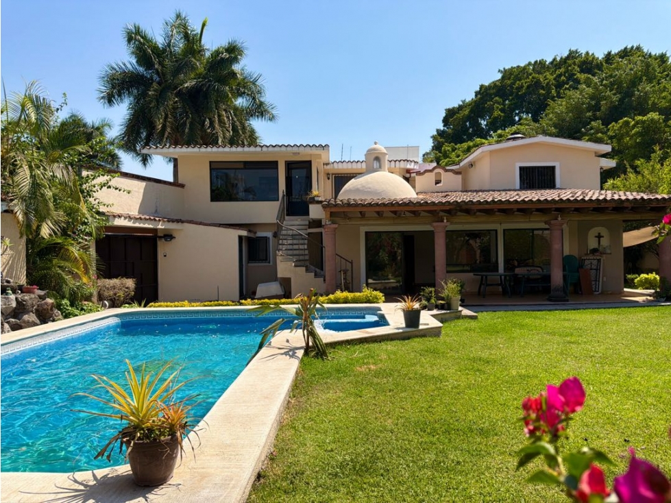Casa residencial con alberca y jardín privados sumiya Cuernavaca Mor.
