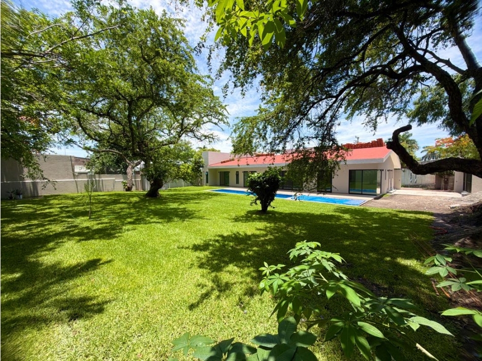 Casa residencial con alberca y jardín privado 15 minutos de Cuernavaca