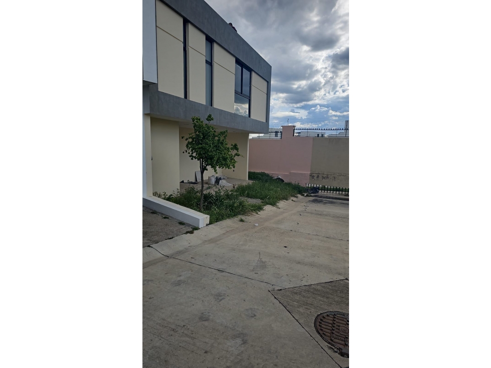 Residencia Nueva de 3 pisos en Capital Norte Zapopan Coto Carrara — foto 2