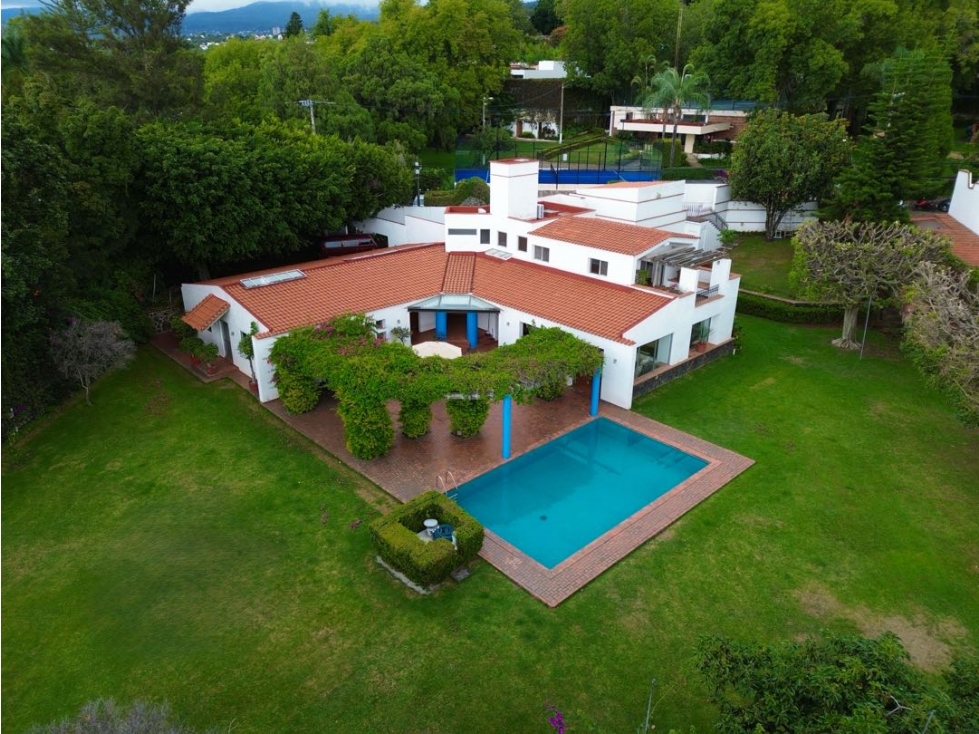 Casa Residencial de Lujo estilo Cuernavaca en venta en exclusivo fracc - 1