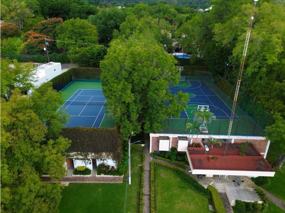 Casa Residencial de Lujo estilo Cuernavaca en venta en exclusivo fracc - 2