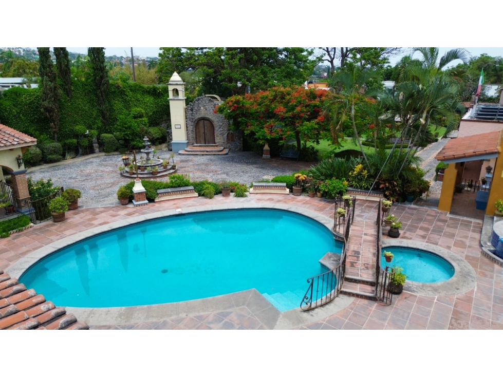 Casa residencial en venta en Lomas de Cuernavaca con 2,500 M2 terreno — foto 3