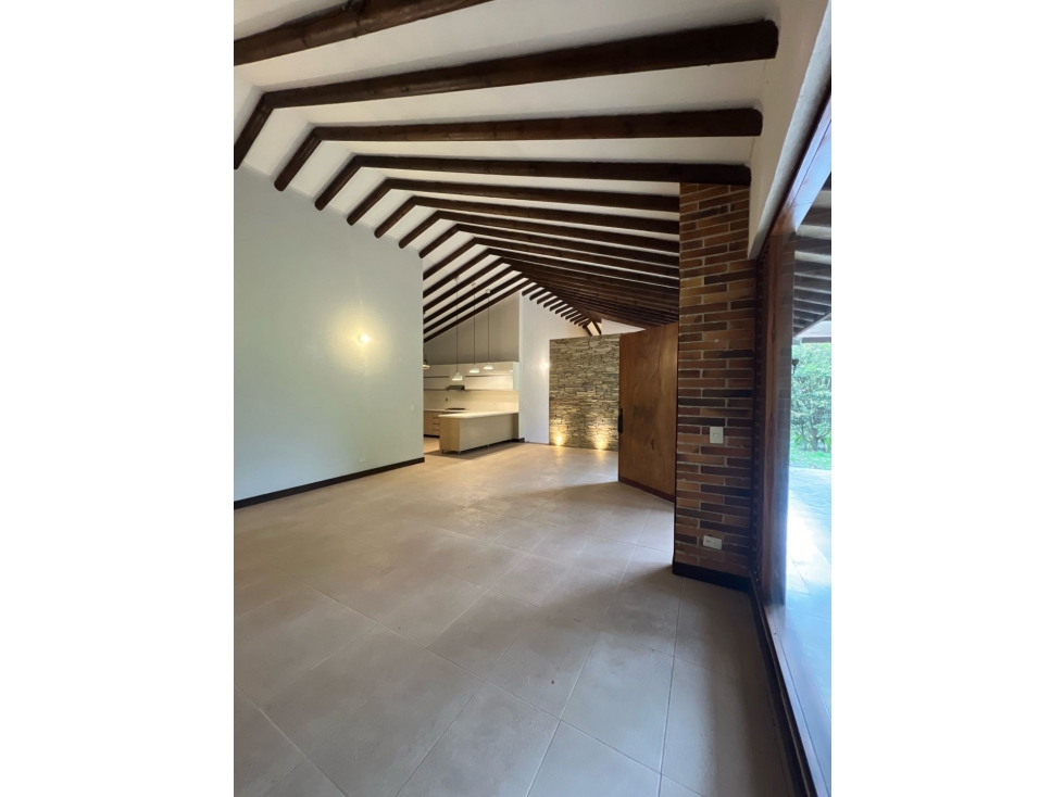 CASA SECTOR LOMA DE LAS BRUJAS UN NIVEL AREA 220M2 LOTE 720M2 — foto 4