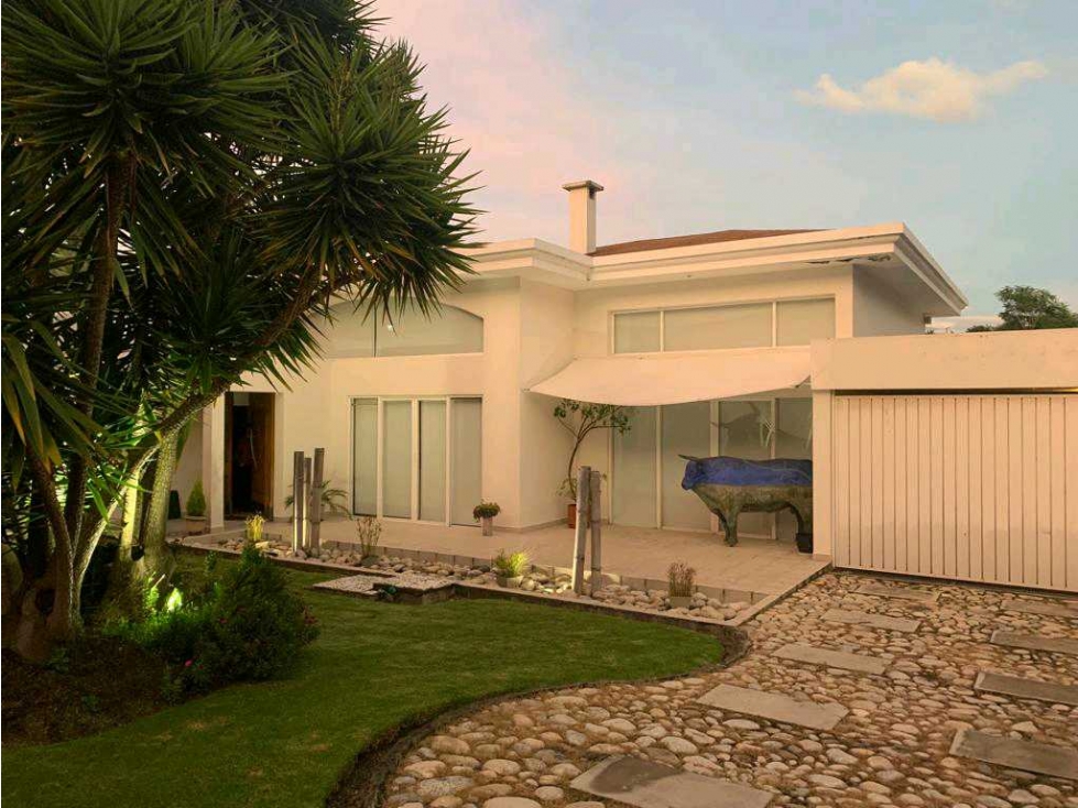 Casas de arriendo Cumbaya Colegio Menor con Piscina y jardín - 1