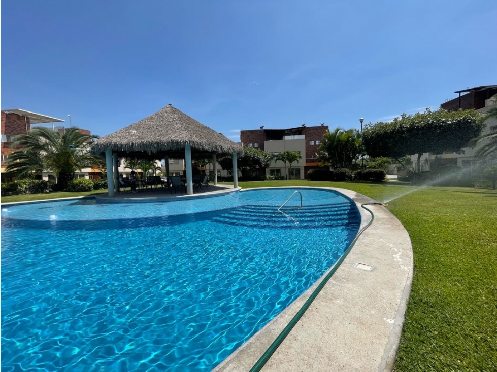 CASA SEMINUEVA EN VENTA ALBERCA SEGURIDAD Y 20 MINUTOS DE CUERNA