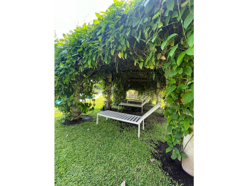 CASA SEMINUEVA EN VENTA ALBERCA SEGURIDAD Y 20 MINUTOS DE CUERNA — foto 2