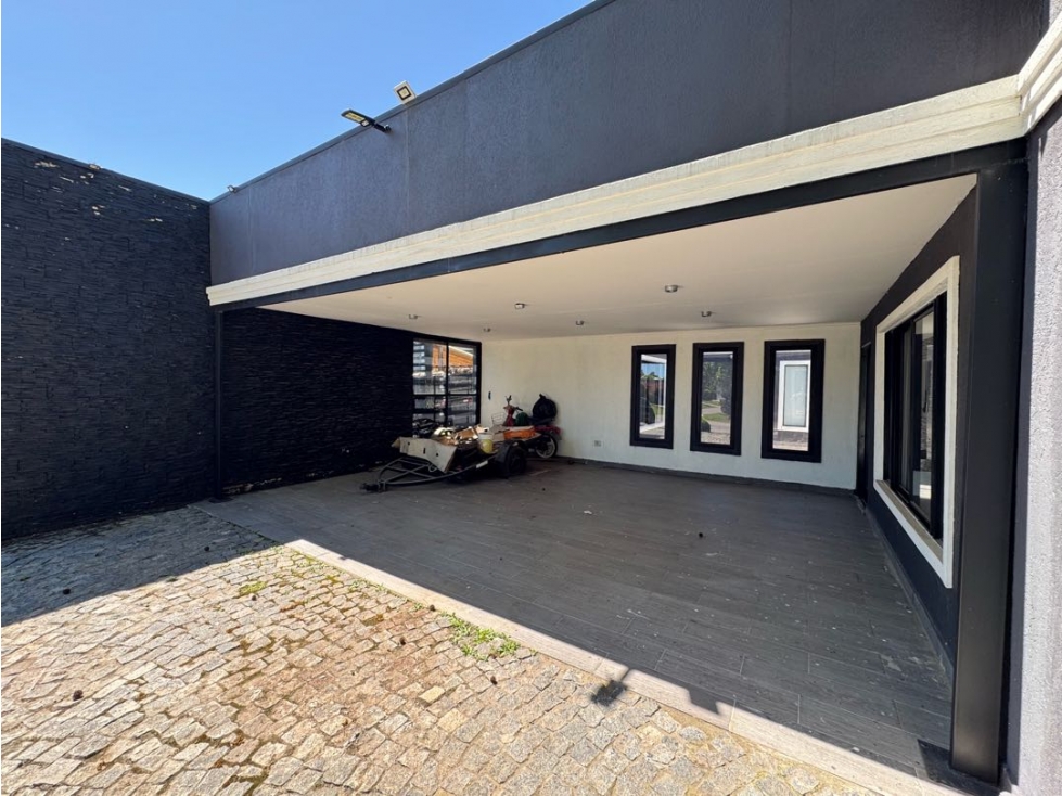 Casa sobre dos lotes en Cardales Village en venta - 2