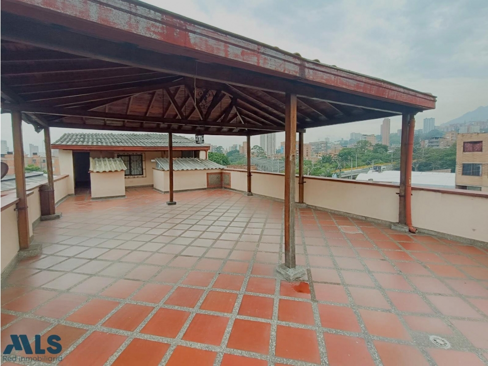 CASA TERCER PISO CON TERRAZA(MLS#269287)